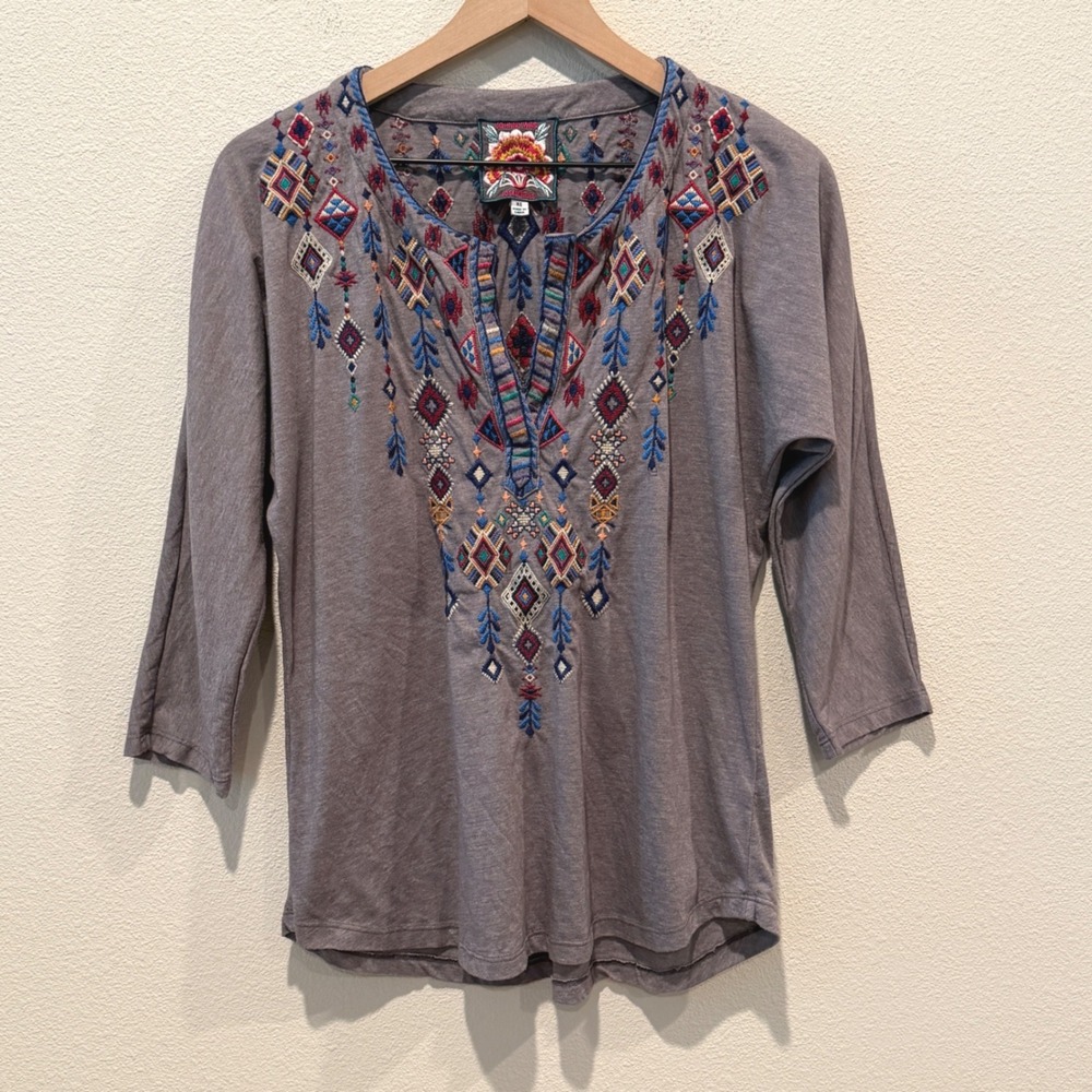 JOHNNY WAS Women Embroidered V-Neck Top XS Boho Bohemian Folk Artisan Southwest